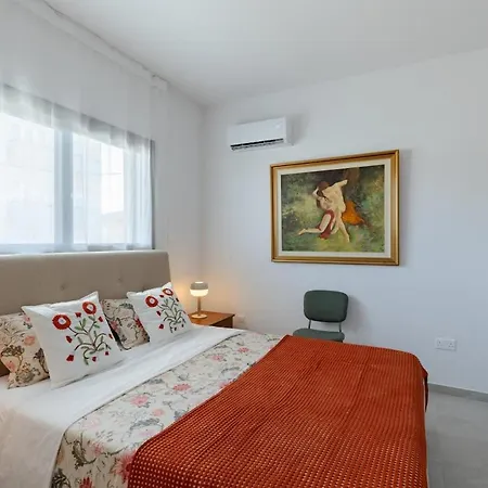 Go With The Flow , Chic Apartment Limassol