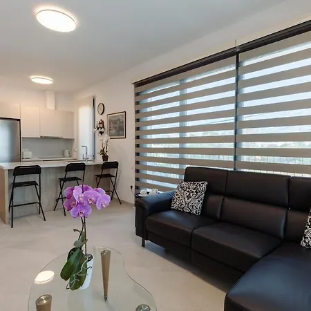 Go With The Flow , Chic Apartment Limassol